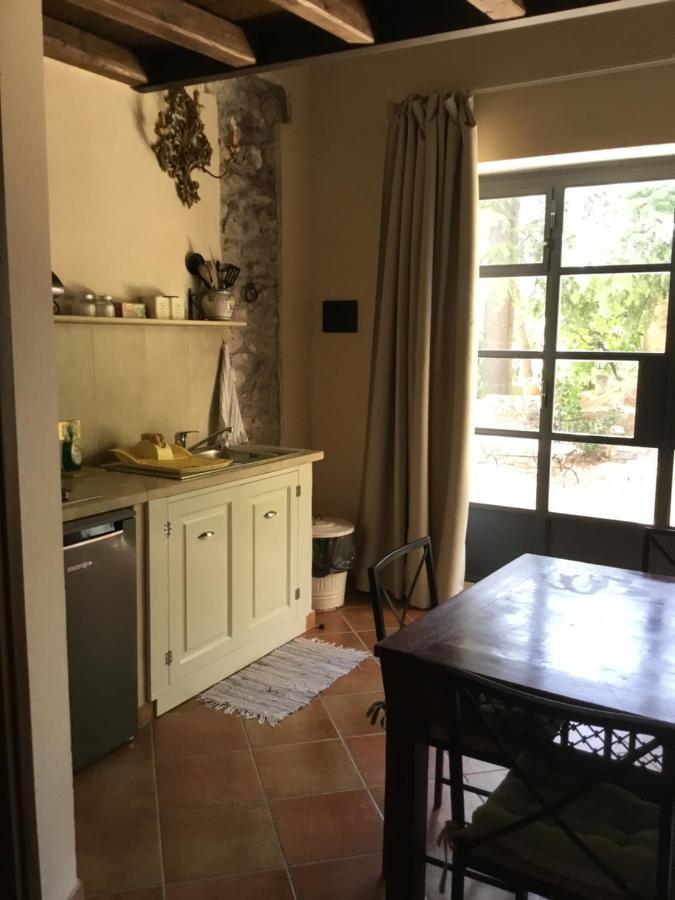 Agriturismo Castello Santa Margherita Cori Luaran gambar