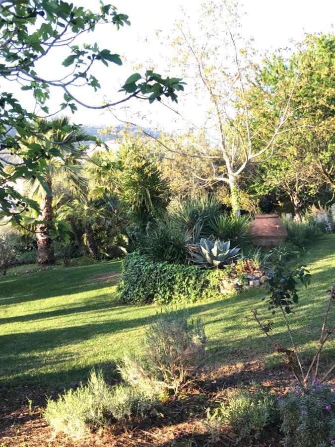 Agriturismo Castello Santa Margherita Cori Luaran gambar