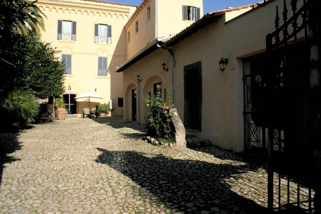 Agriturismo Castello Santa Margherita Cori Luaran gambar