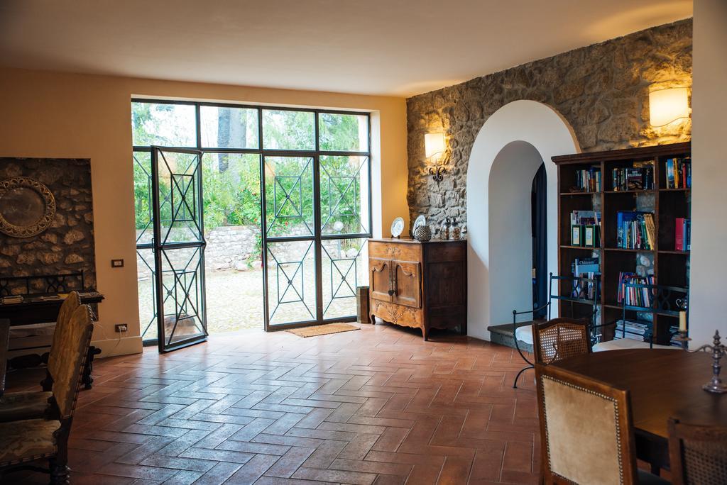 Agriturismo Castello Santa Margherita Cori Luaran gambar